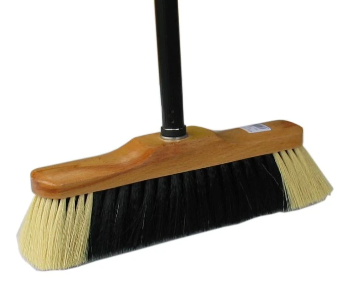 Zmeták lakovaný svetlý s rúčkou